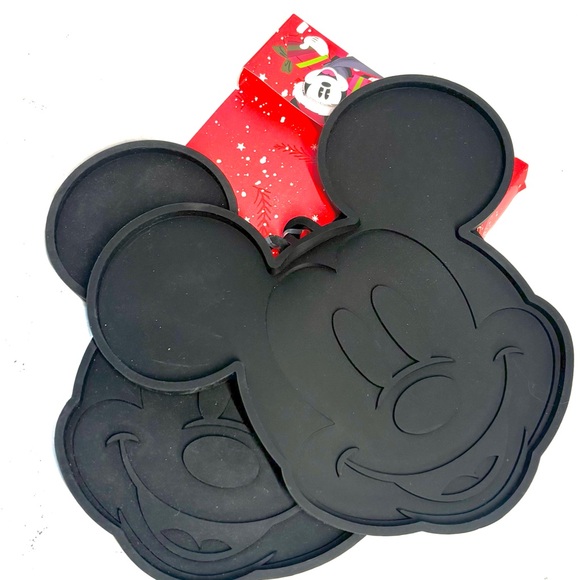 Lot of Mickey Mouse Kitchenware 2 Pancake/Waffle Cooktop Pans 2 Silicone Trivets - Picture 5 of 6